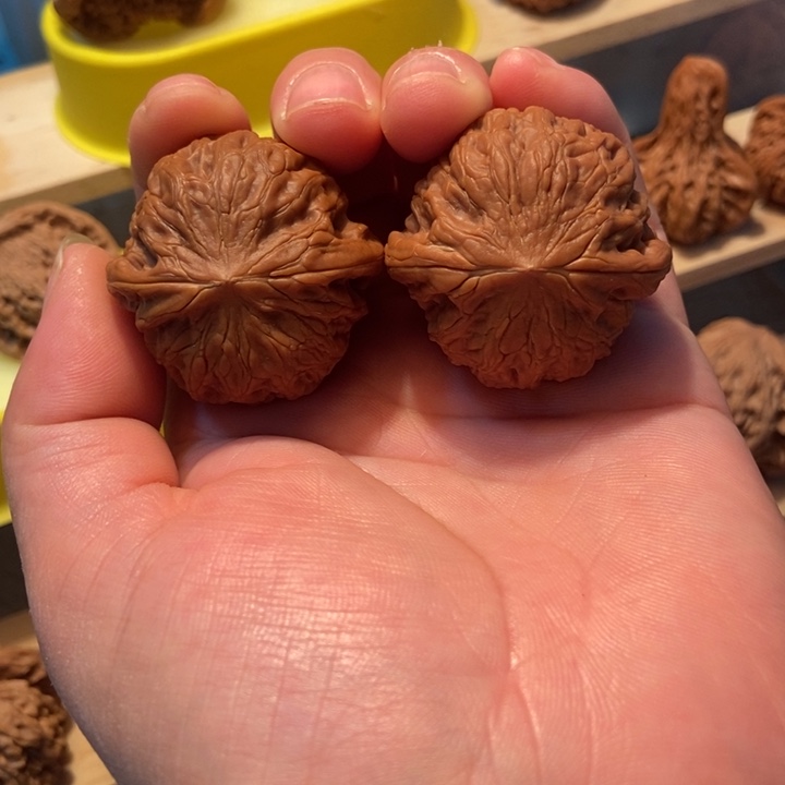 R****.文玩核桃铁锤核桃