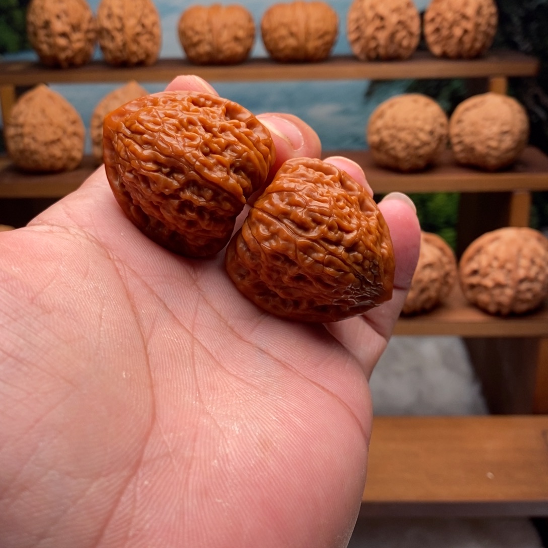 文玩核桃吊坠36蛇王一抹红