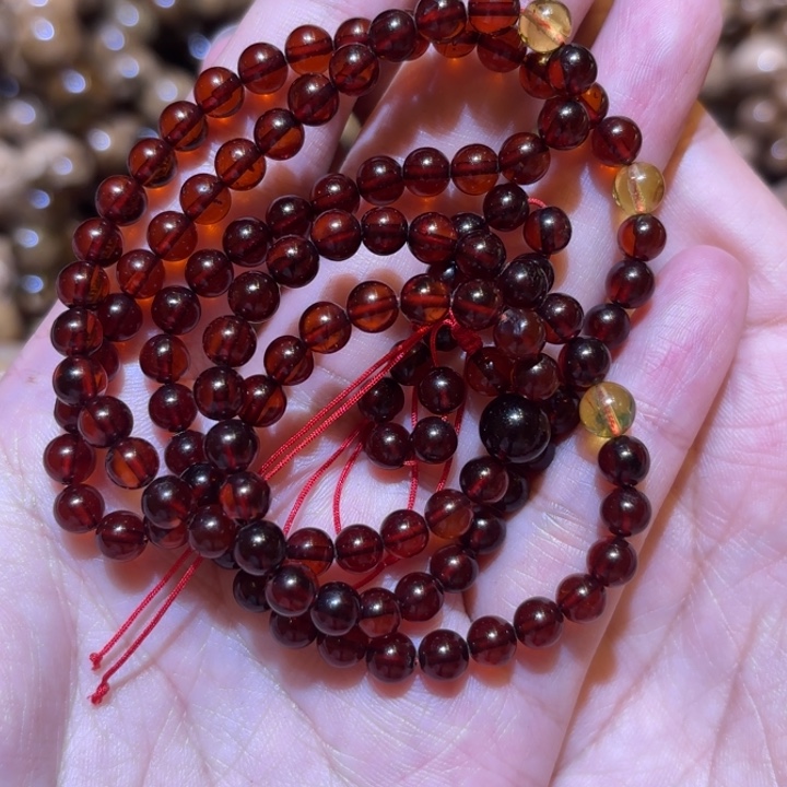 琥珀未镶嵌颈饰蜜蜡