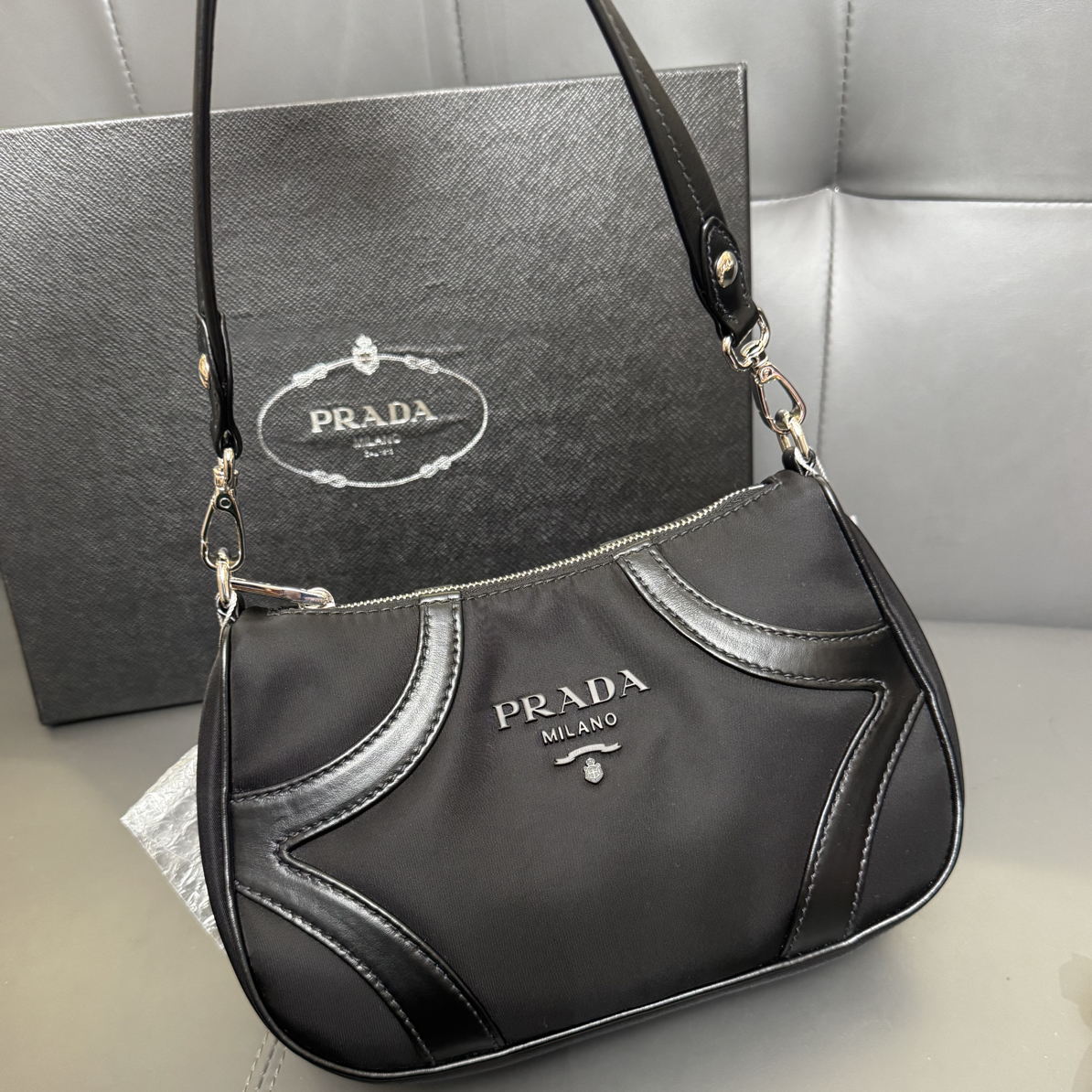 未使用 Prada/普拉达 普拉达经典黑色单肩包