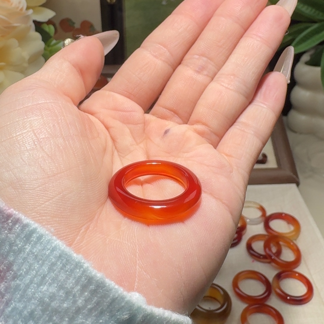 菜***菜玛瑙/玉髓未镶嵌戒圈