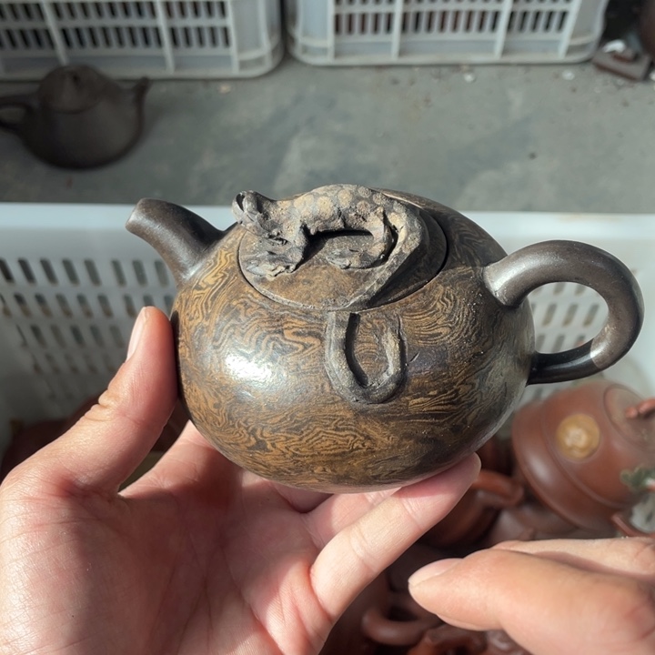 老厂紫砂壶一件。