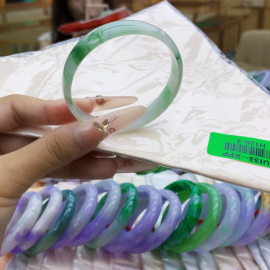 N****翡翠手镯未镶嵌yyhjjjj