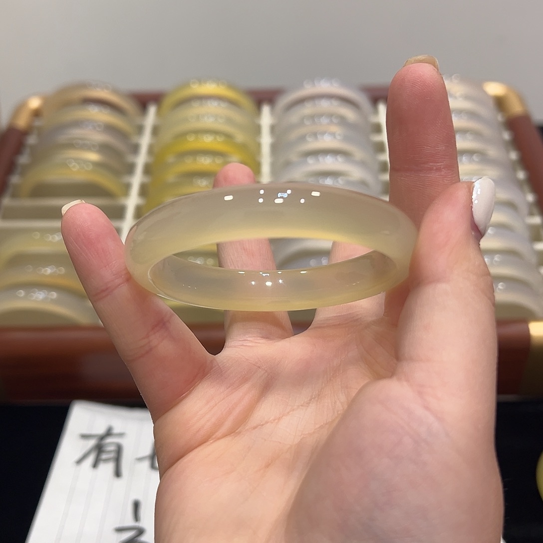 /***n玛瑙/玉髓未镶嵌手镯