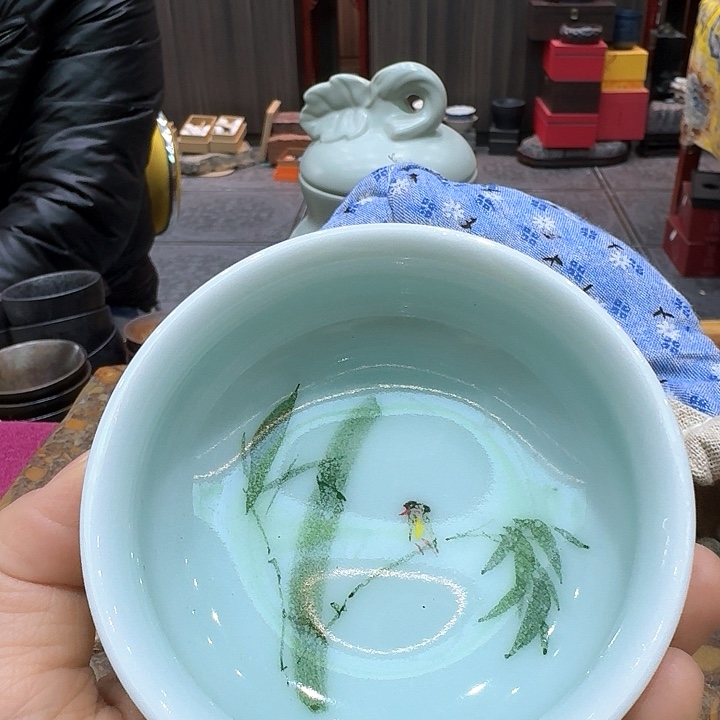 手绘杯一个，瓷。。。品茗