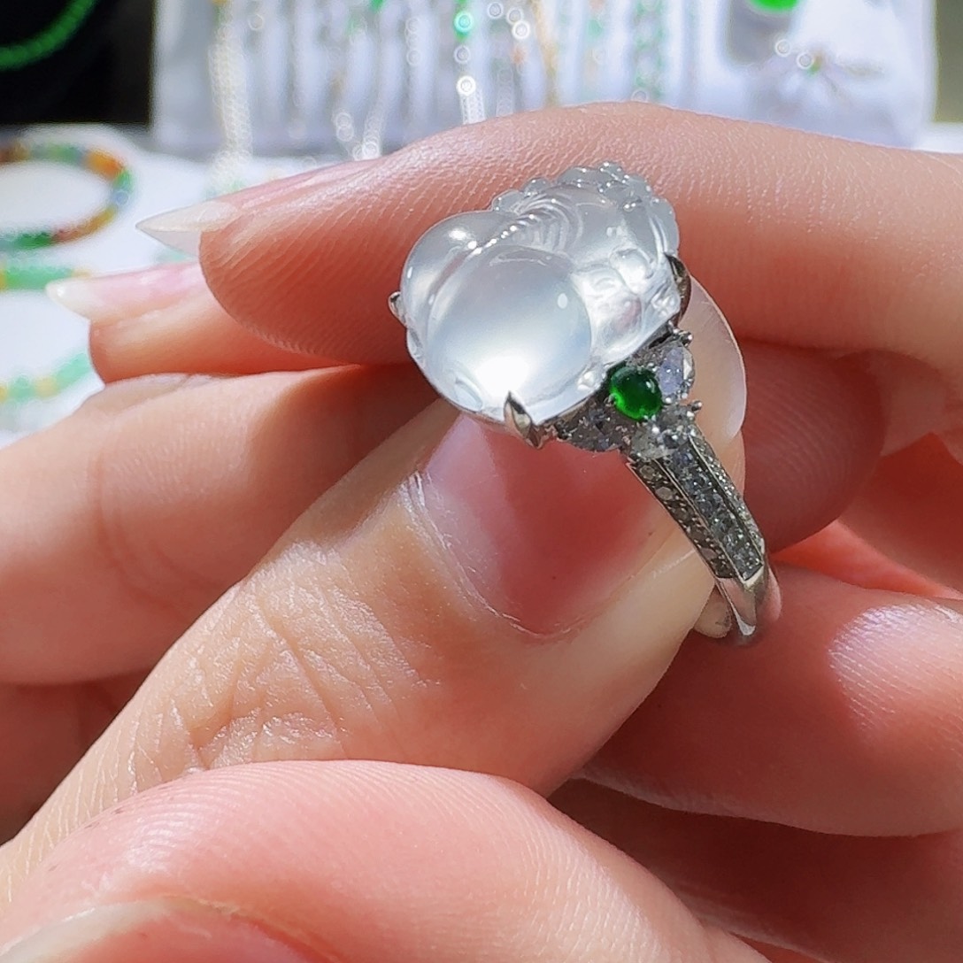 翡翠戒指18K金镶嵌貔貅戒指