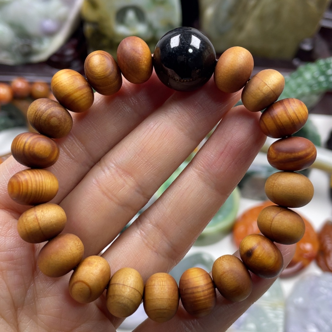 翡翠未镶嵌颈饰牌子