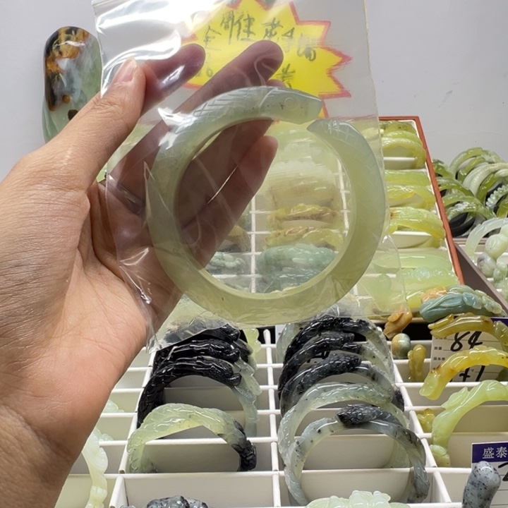 平****蛇纹石玉未镶嵌手镯