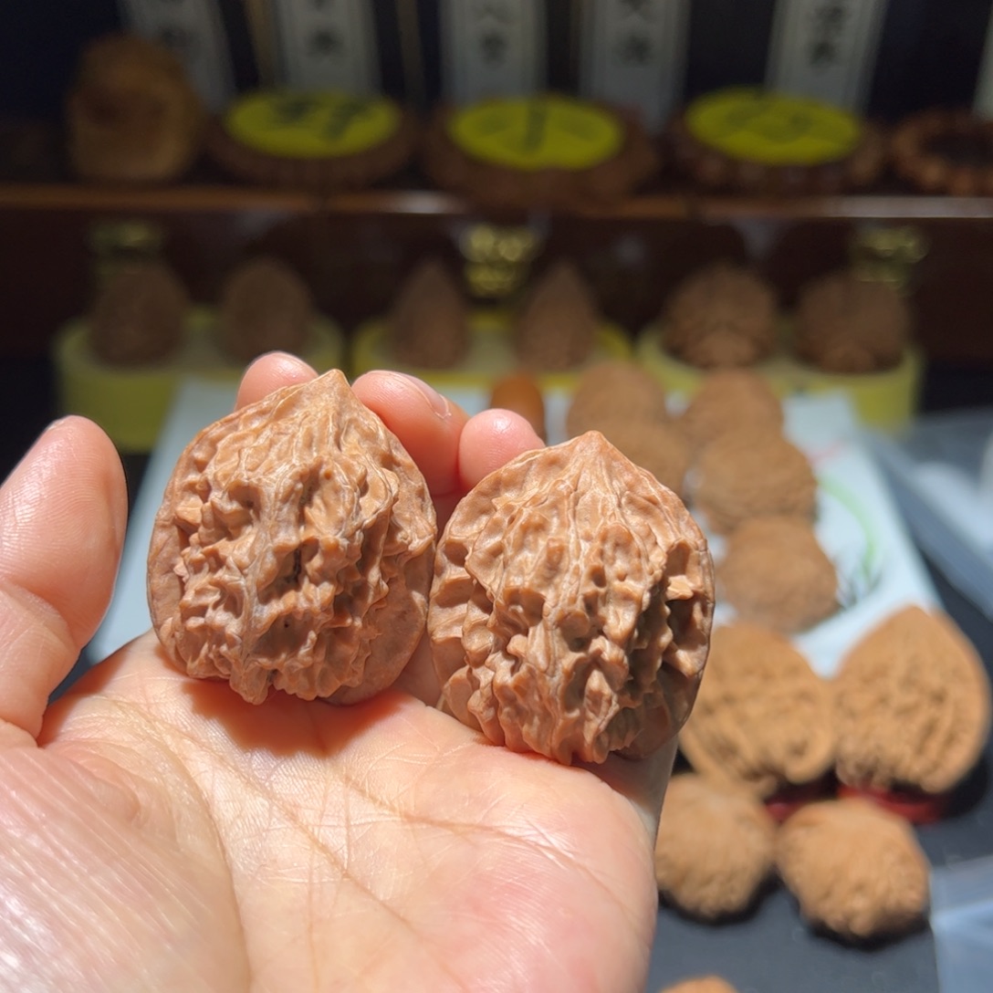 邪****把件文玩核桃金毛