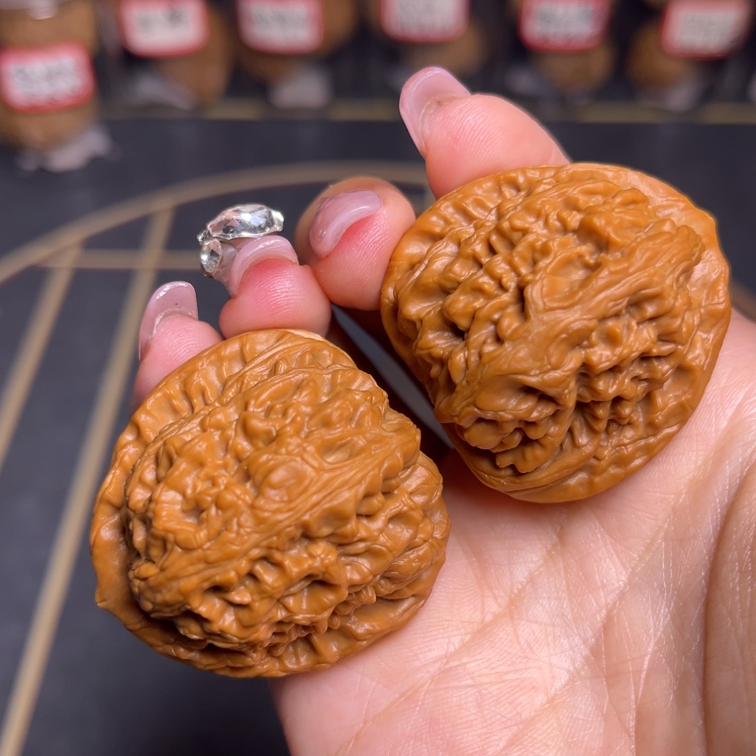 文玩核桃吊坠红锦鲤40.5