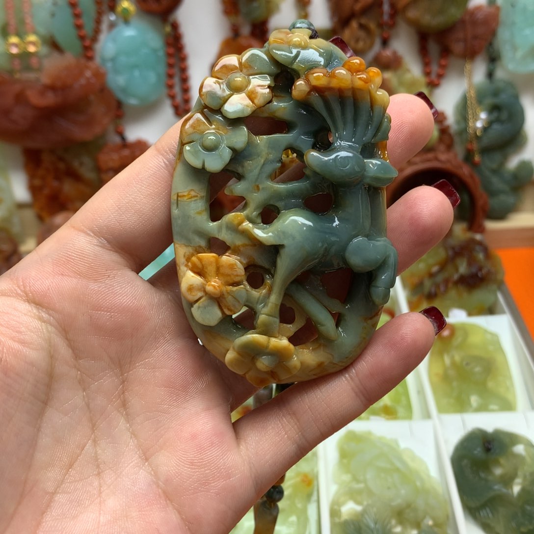 蛇纹石玉颈饰未镶嵌郑***贵