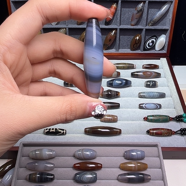 有***乐玛瑙/玉髓未镶嵌颈饰