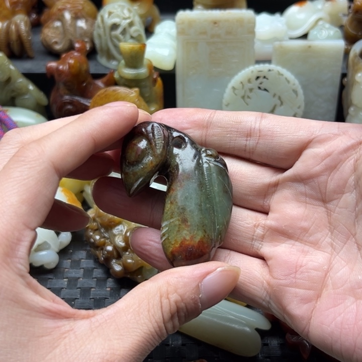 颈饰未镶嵌和田玉（糖玉）