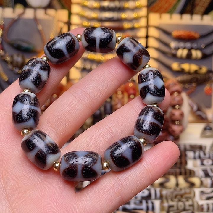 玛瑙/玉髓未镶嵌虎牙天珠手串