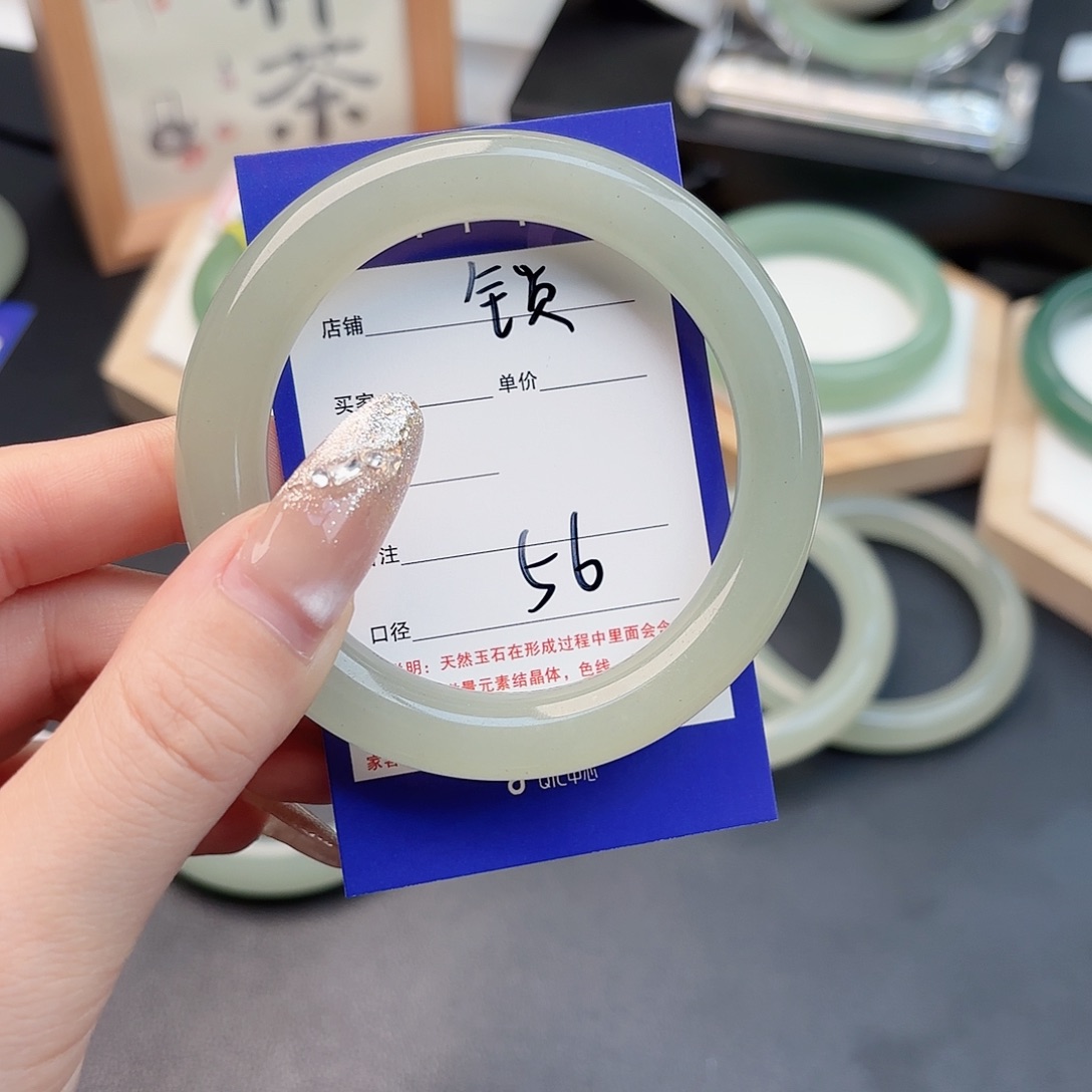 锁***石英质玉未镶嵌手镯