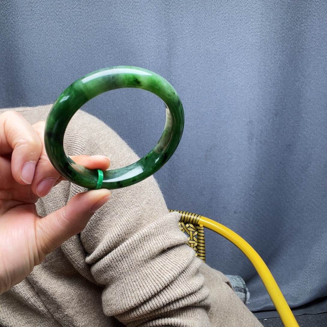 糖***️和田玉未镶嵌手镯