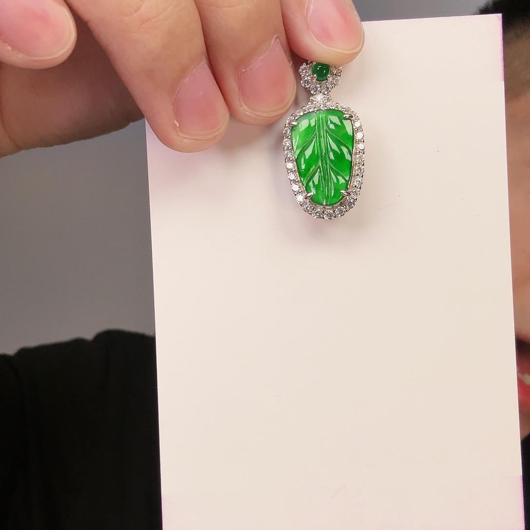 翡翠颈饰未镶嵌一件