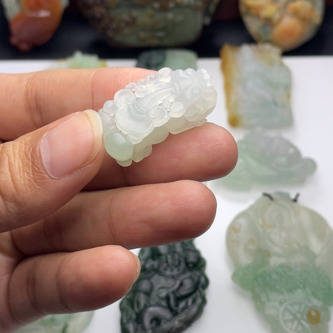 定制翡翠未镶嵌貔貅