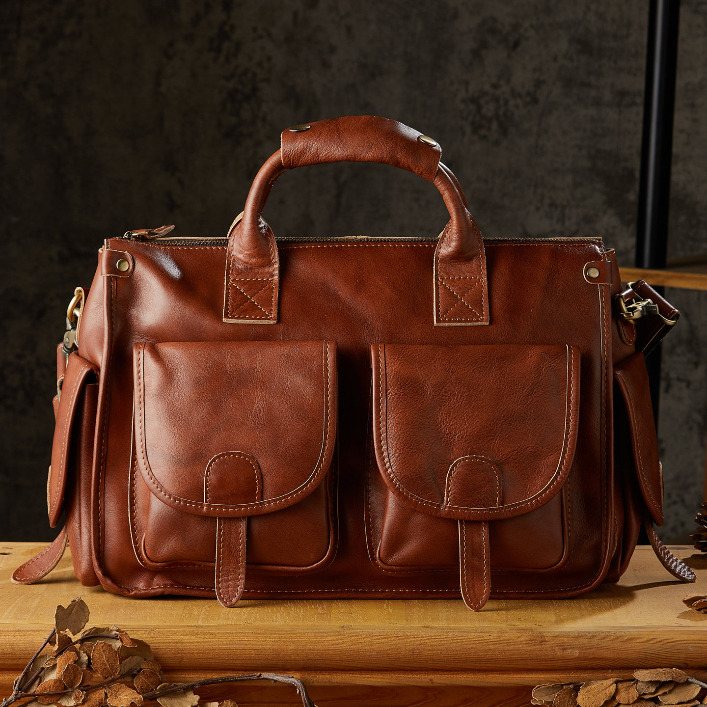 原创日韩植鞣牛皮男包牛皮单肩包斜挎包手工擦色真皮邮差包手提包