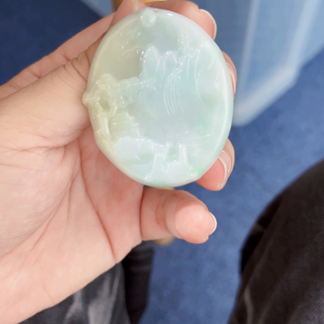 翡翠未镶嵌颈饰山水