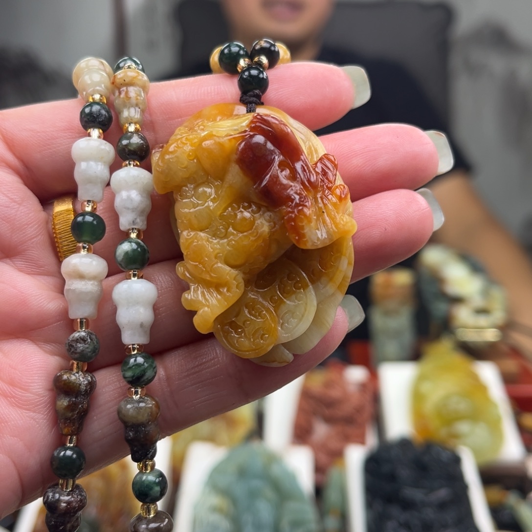 岫玉未镶嵌颈饰挂件