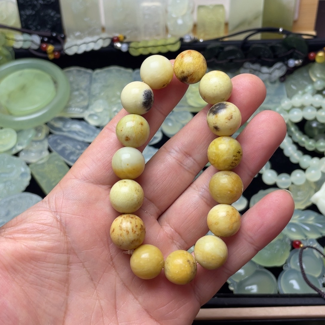 未镶嵌蛇纹石玉颈饰