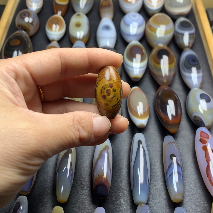 老***童玛瑙/玉髓未镶嵌颈饰吊坠