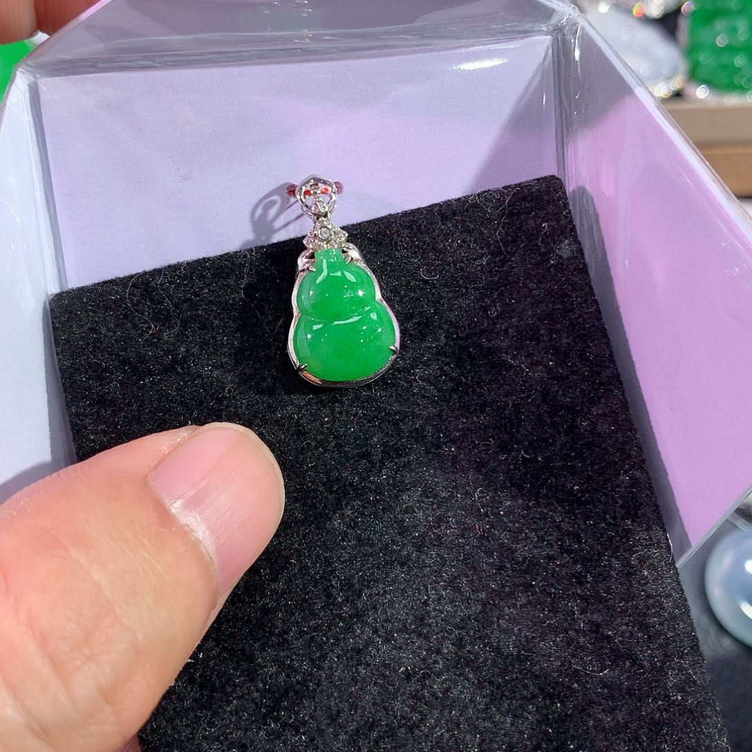 翡翠吊坠(赠链)18K金镶嵌