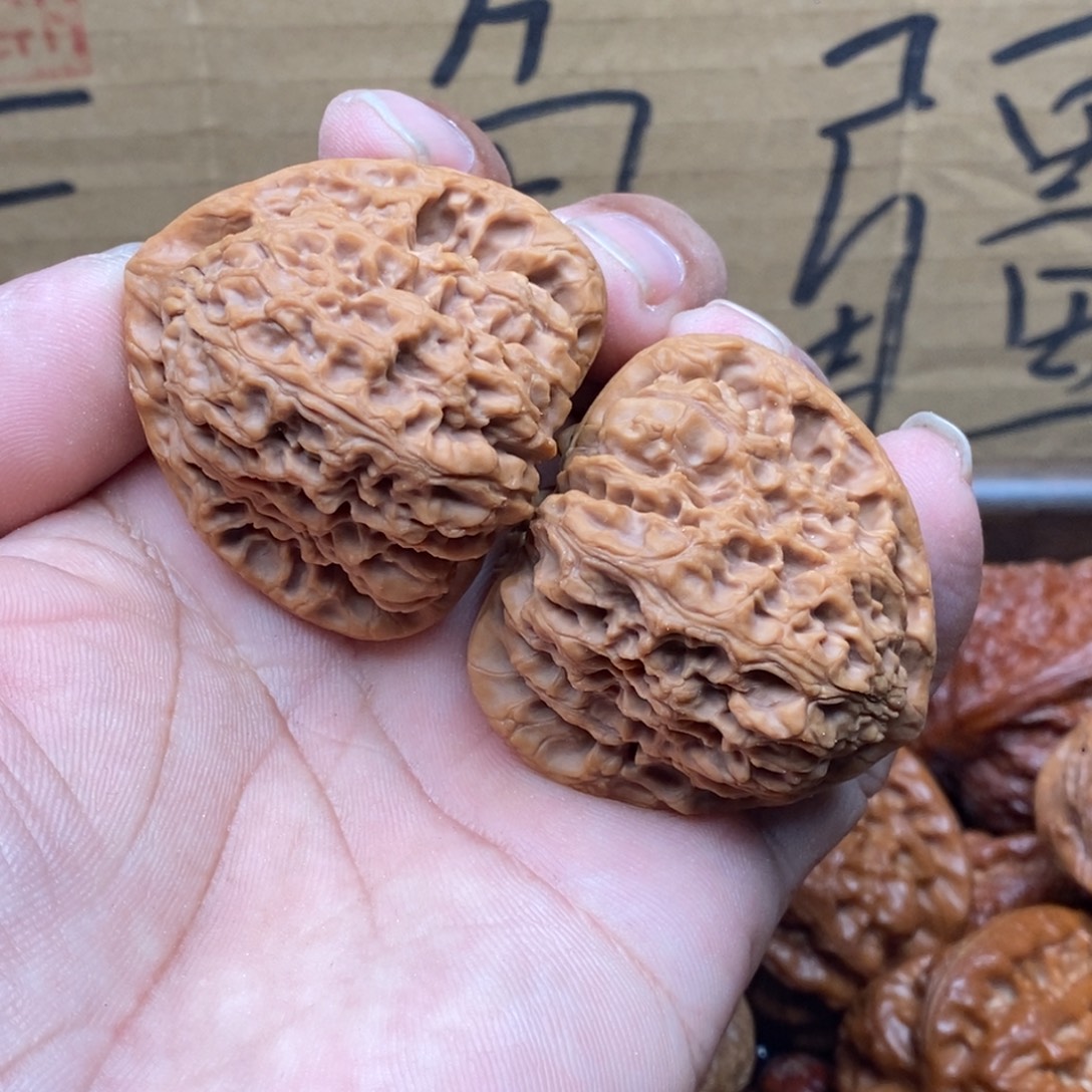 吃***惹文玩核桃把件三角南疆石