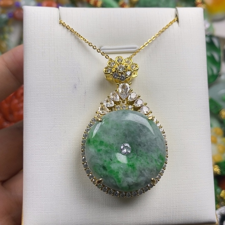 翡翠未镶嵌吊坠(赠链)