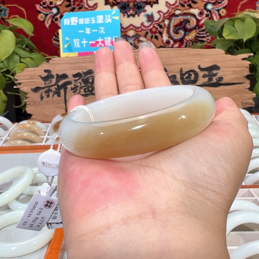 未镶嵌手镯和田玉（糖玉）新疆糖白玉手镯