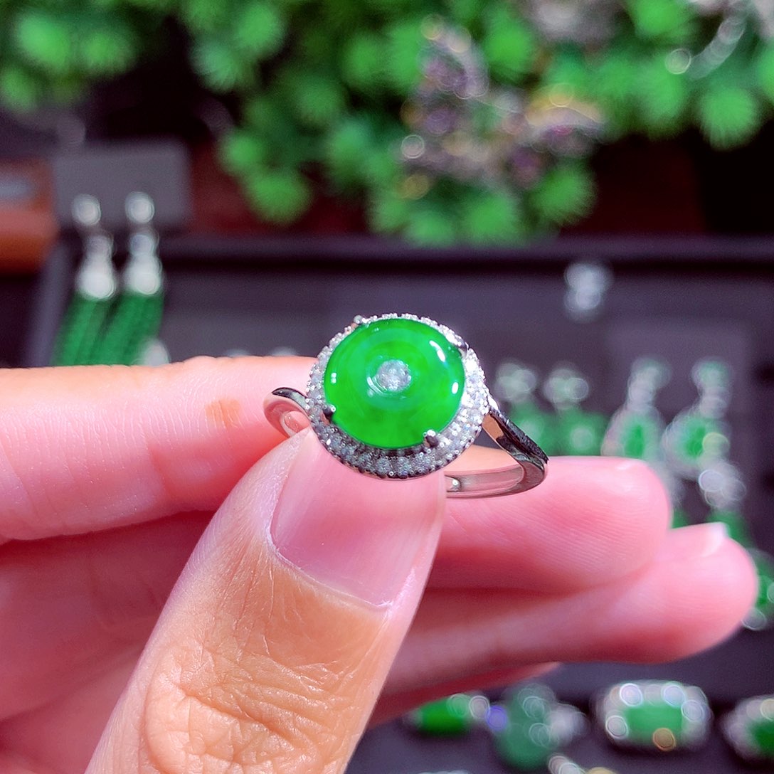 颈饰未镶嵌翡翠天然