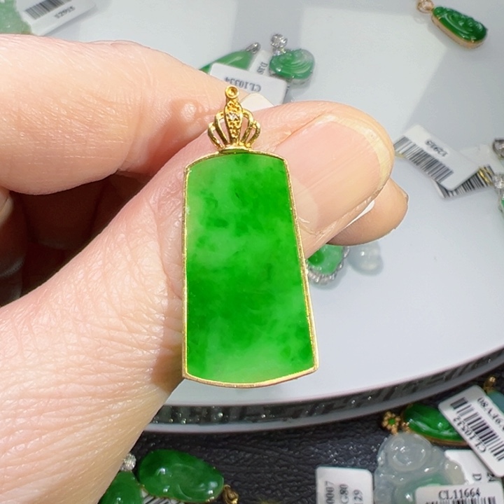 颈饰18K金镶嵌翡翠T***记