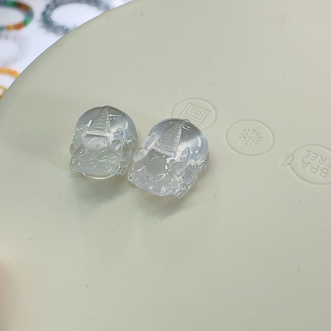 翡翠颈饰未镶嵌貔貅一对