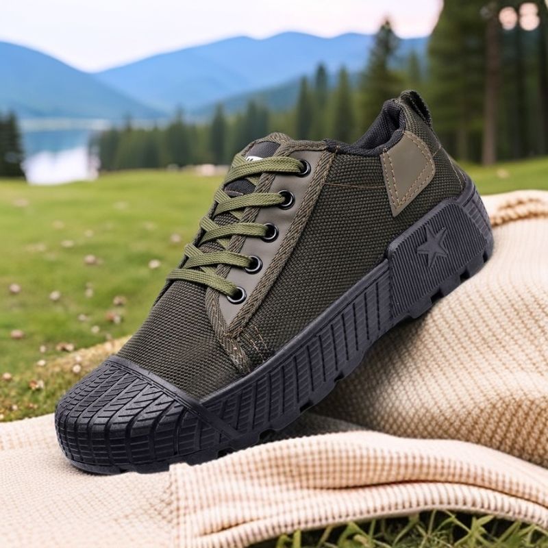 防滑耐磨迷彩劳保鞋适合军训工地建筑干活使用