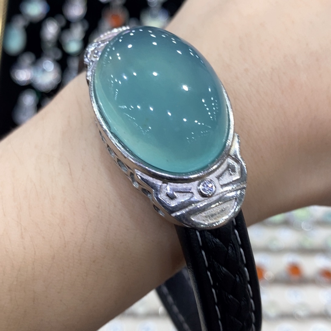 未镶嵌蛇纹石玉手牌