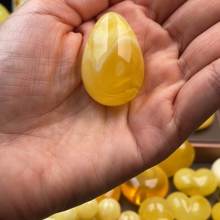 琥珀未镶嵌颈饰蜜蜡