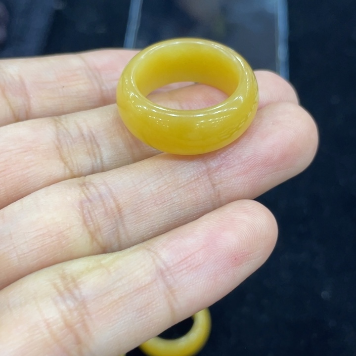 颈饰18K金镶嵌和田玉