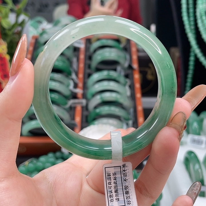 石英质玉手镯未镶嵌天然A货非洲翠手镯