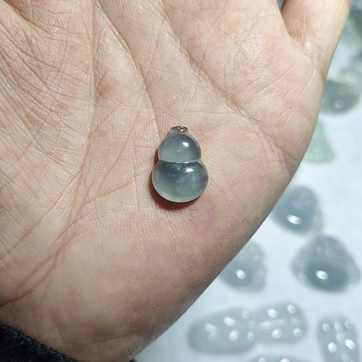 翡翠颈饰未镶嵌葫芦