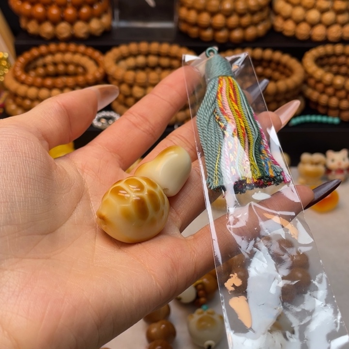 终***凯猴头核桃吊坠配饰爱心和富甲