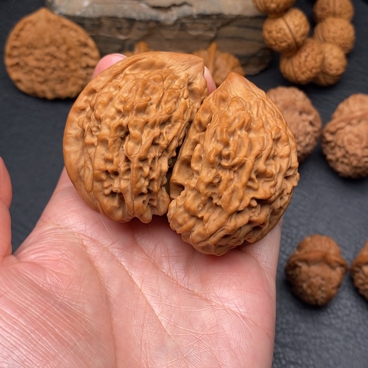 桃核把件易****家易69官帽半壁