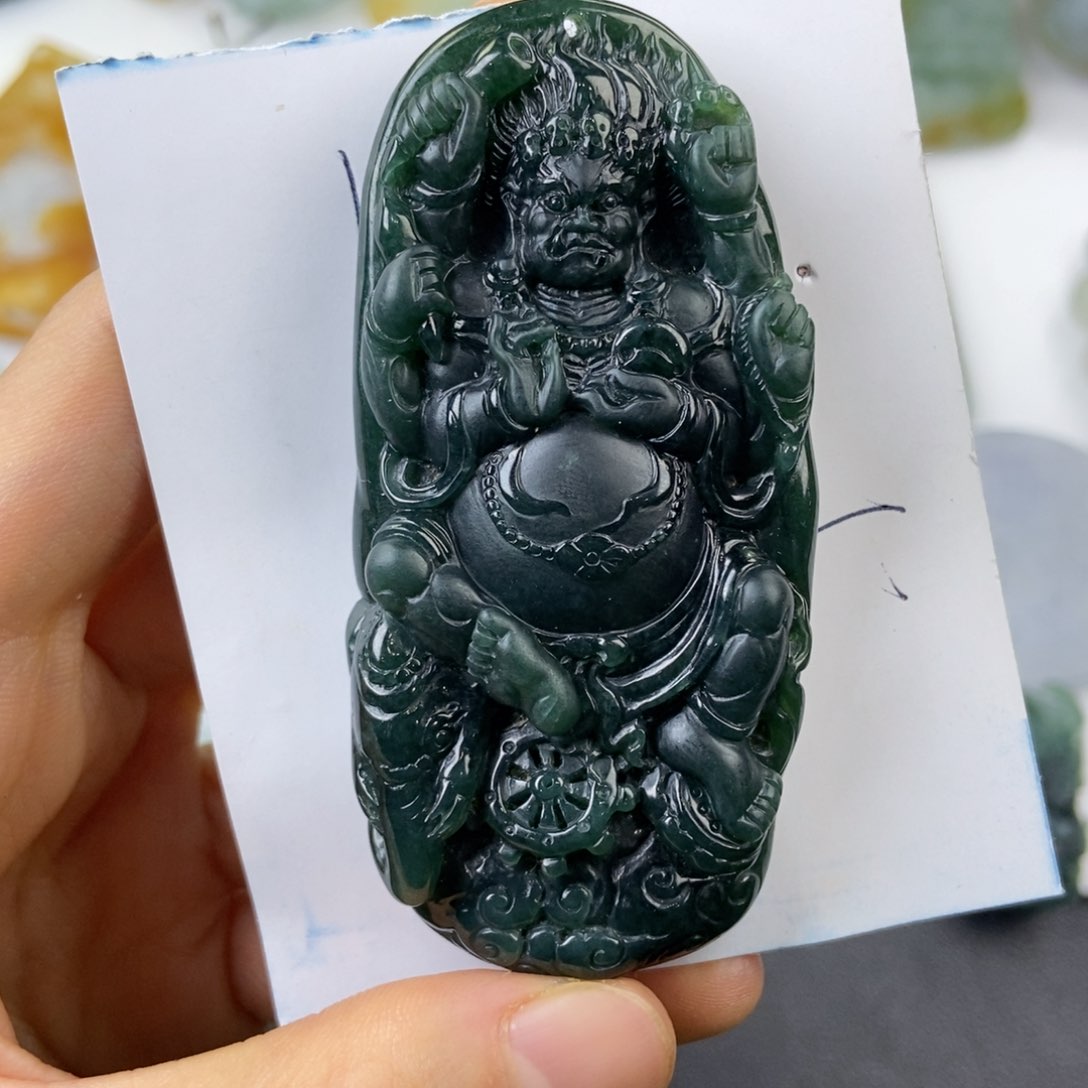 翡翠颈饰未镶嵌派*咪