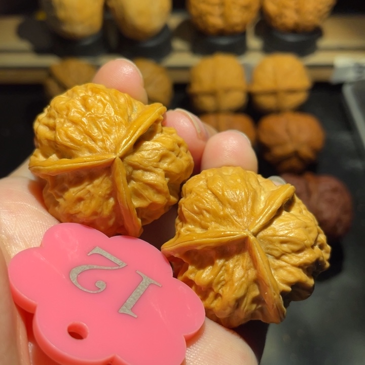 三棱35尺寸核桃。   