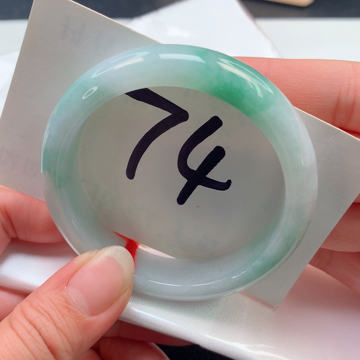 翡翠手镯未镶嵌正