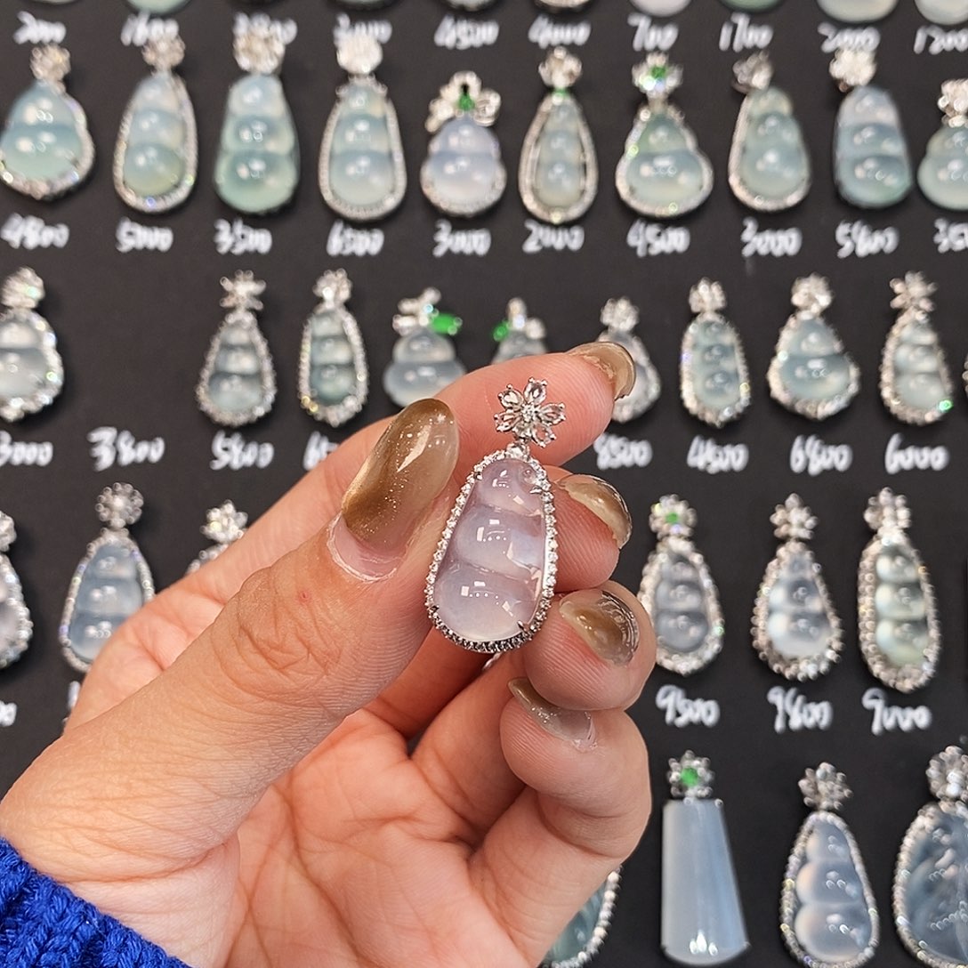 颈饰18K金镶嵌翡翠天然缅甸A货翡翠福豆