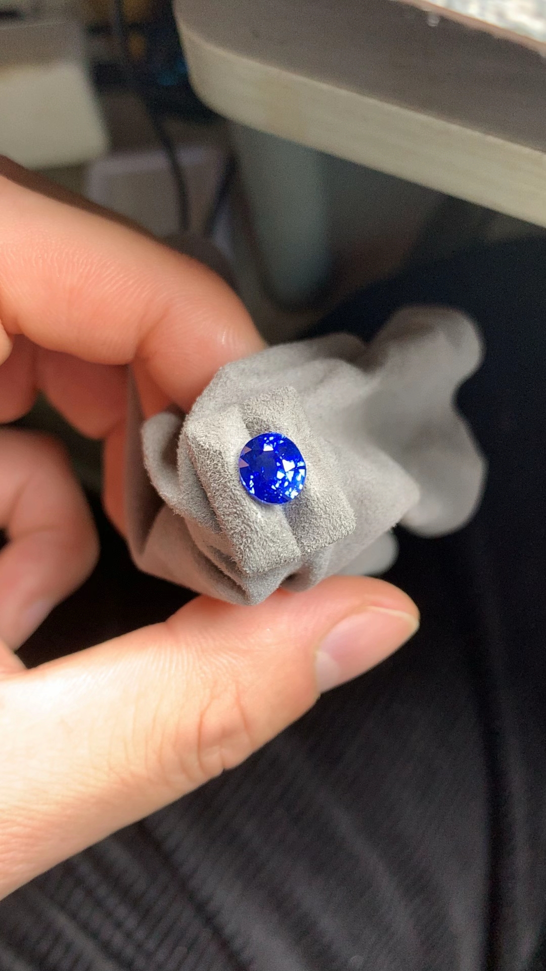 天然斯里兰卡皇家蓝蓝宝石2.03克拉