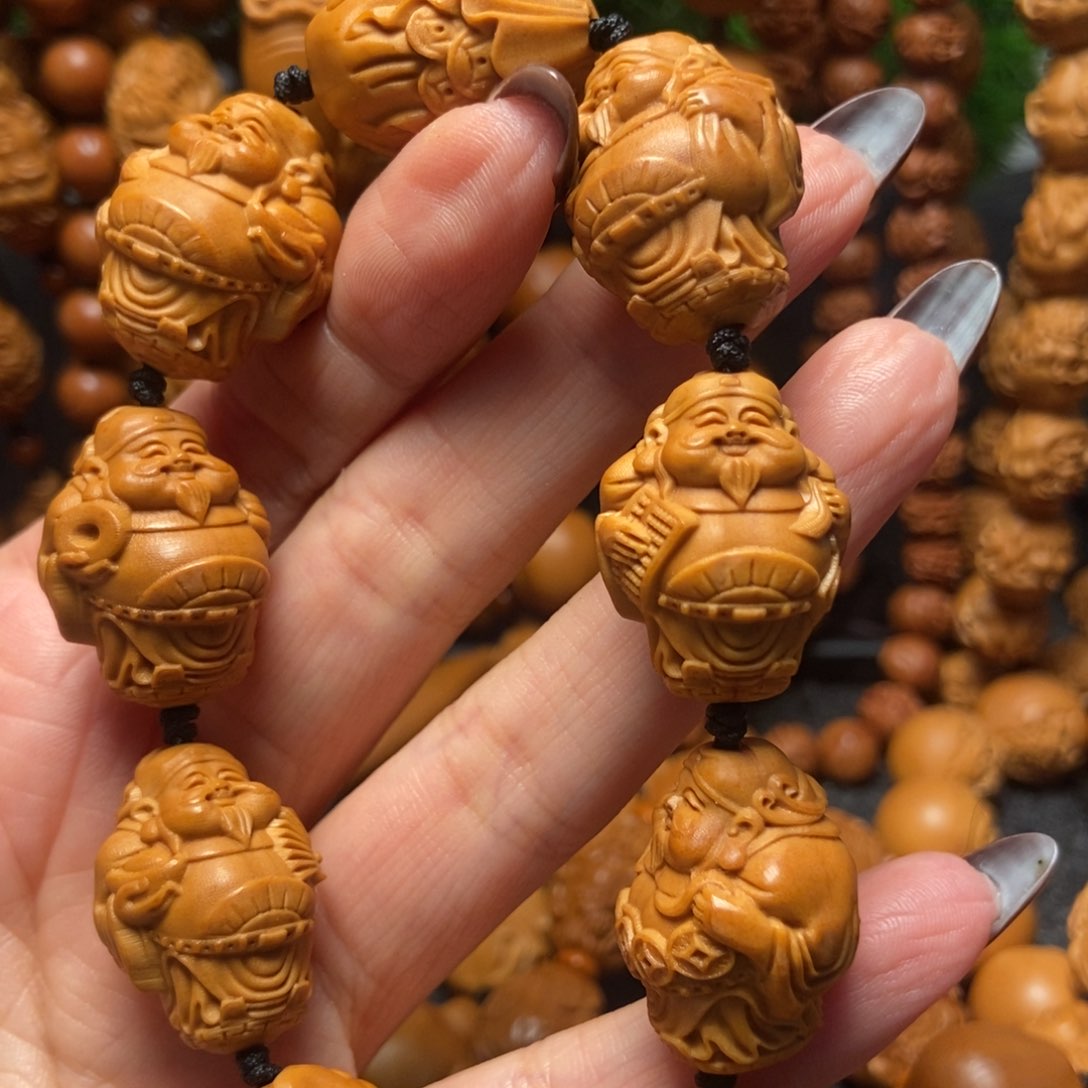 橄榄核吊坠站立财神