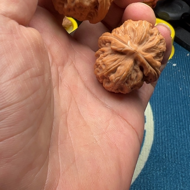 桃核吊坠红锦鲤42