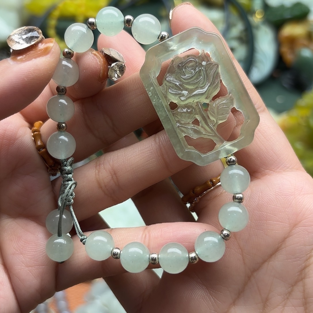 蛇纹石玉未镶嵌颈饰